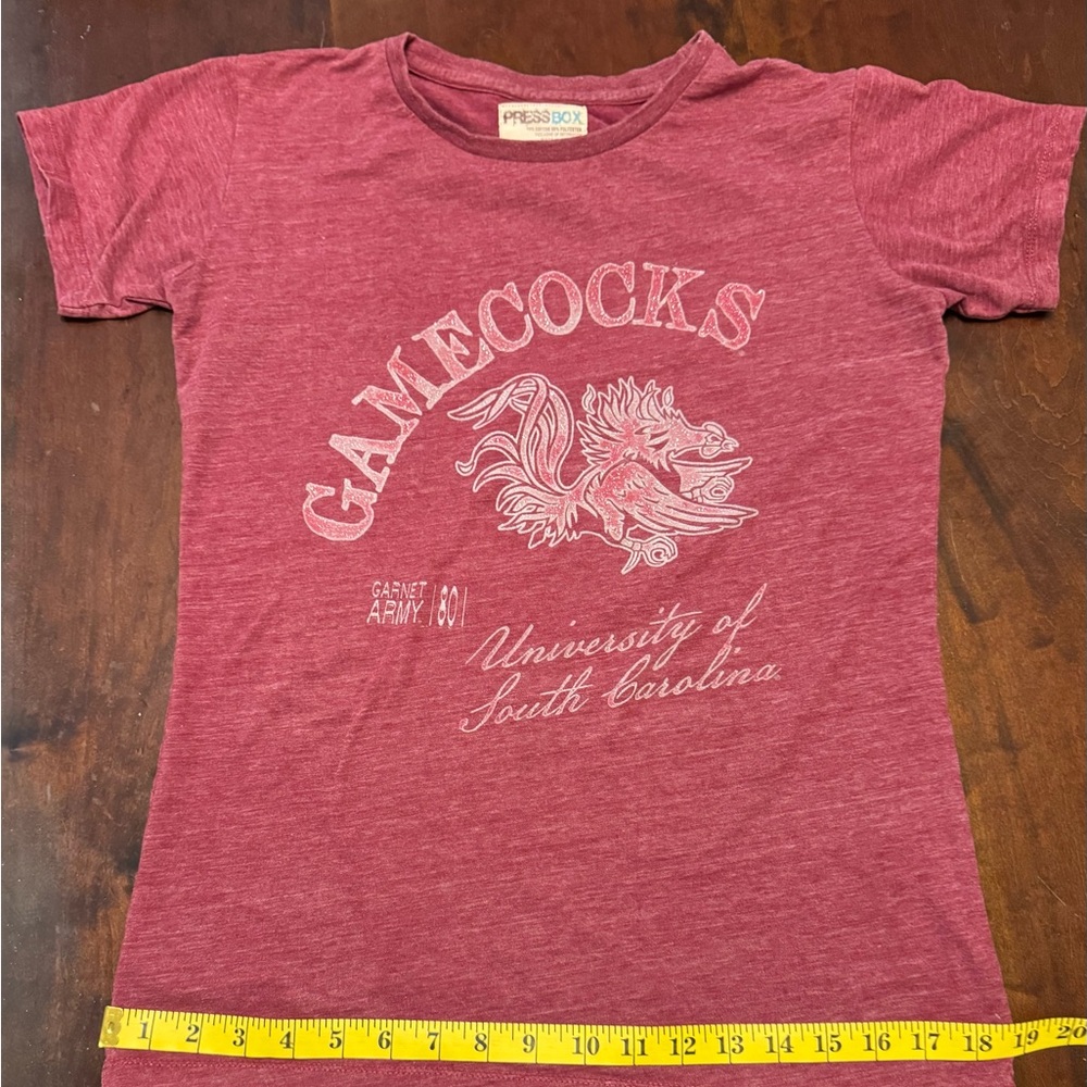 UofSC Gamecocks heathered maroon T shirt. sparkle on the letters. RUNS SMALL.